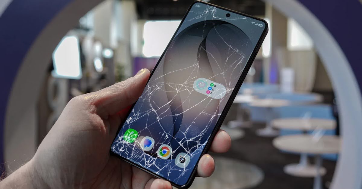 Cracked Samsung Galaxy Screen: Repair vs. Replace Guide